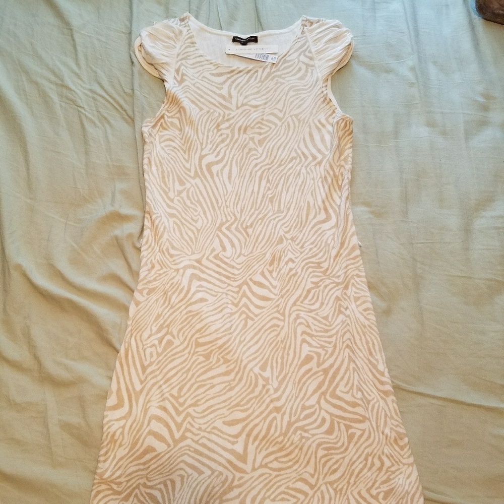 Adrienne Vittadini Zebra Print Sweater Dress. NWT Size Large.